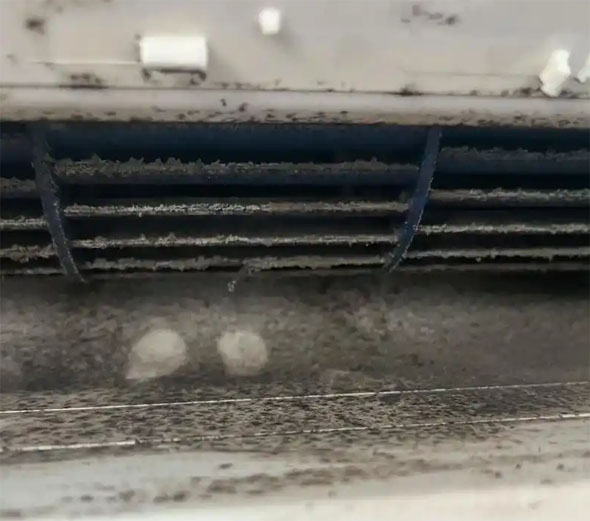 安达空调吹的风有股烧焦味是怎么回事